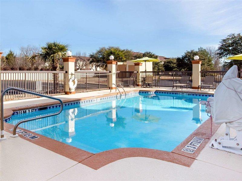 Quality Inn & Suites Montgomery East Carmichael Rd Экстерьер фото