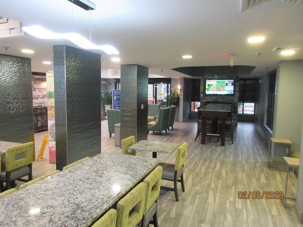 Quality Inn & Suites Montgomery East Carmichael Rd Экстерьер фото