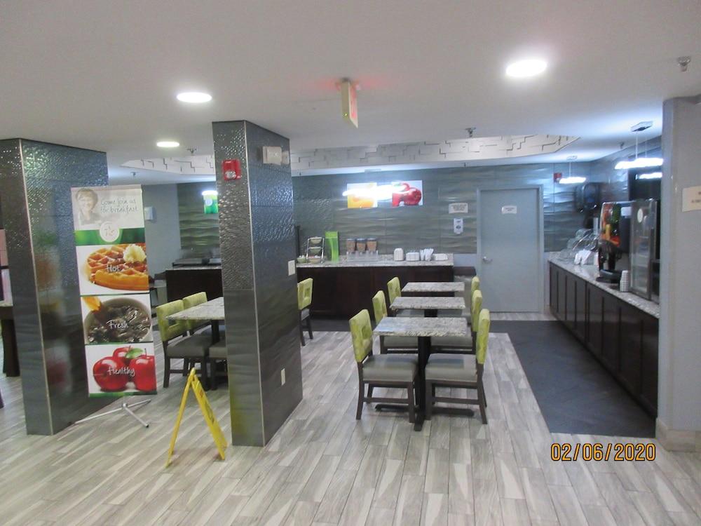 Quality Inn & Suites Montgomery East Carmichael Rd Экстерьер фото