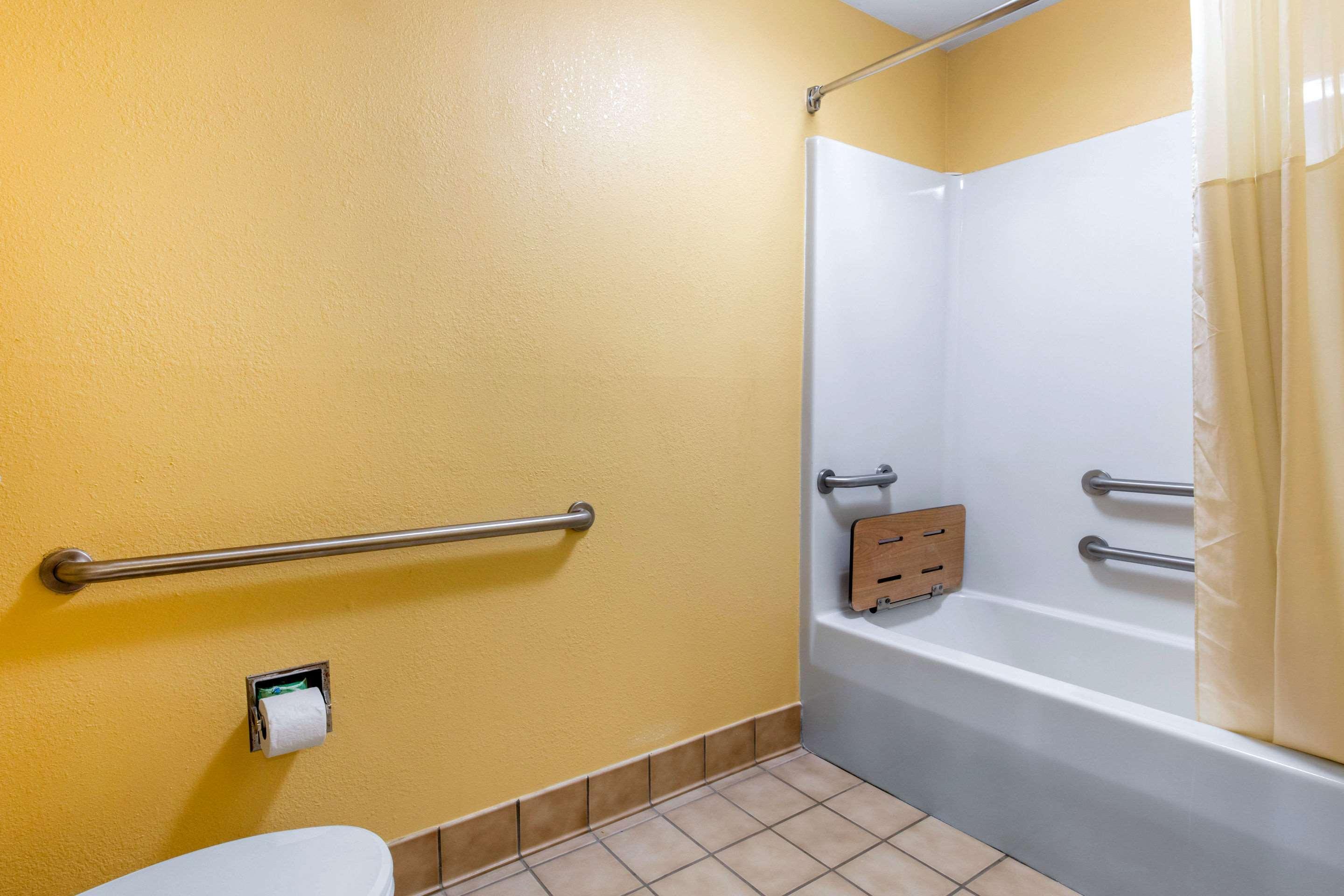 Quality Inn & Suites Montgomery East Carmichael Rd Экстерьер фото