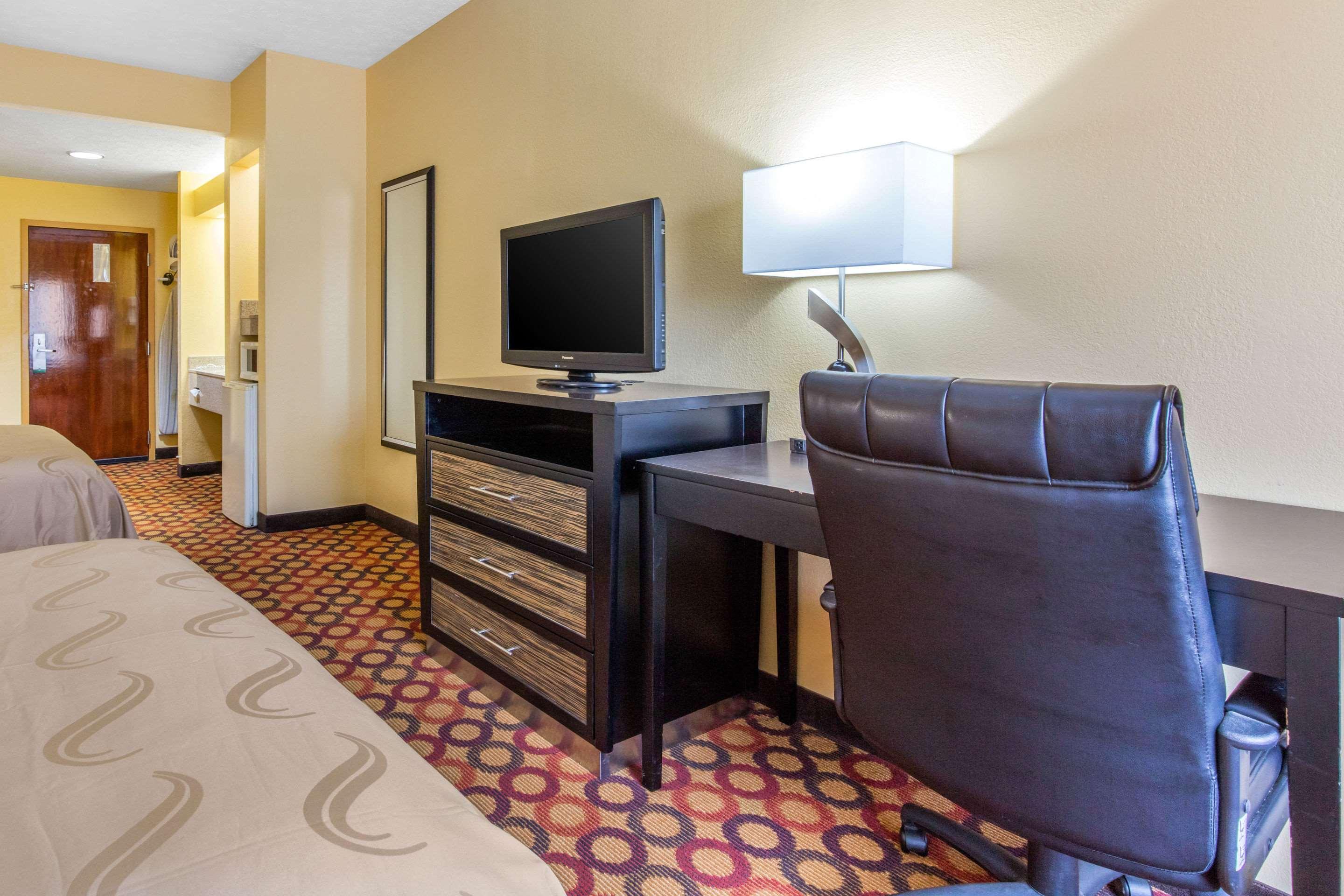 Quality Inn & Suites Montgomery East Carmichael Rd Экстерьер фото