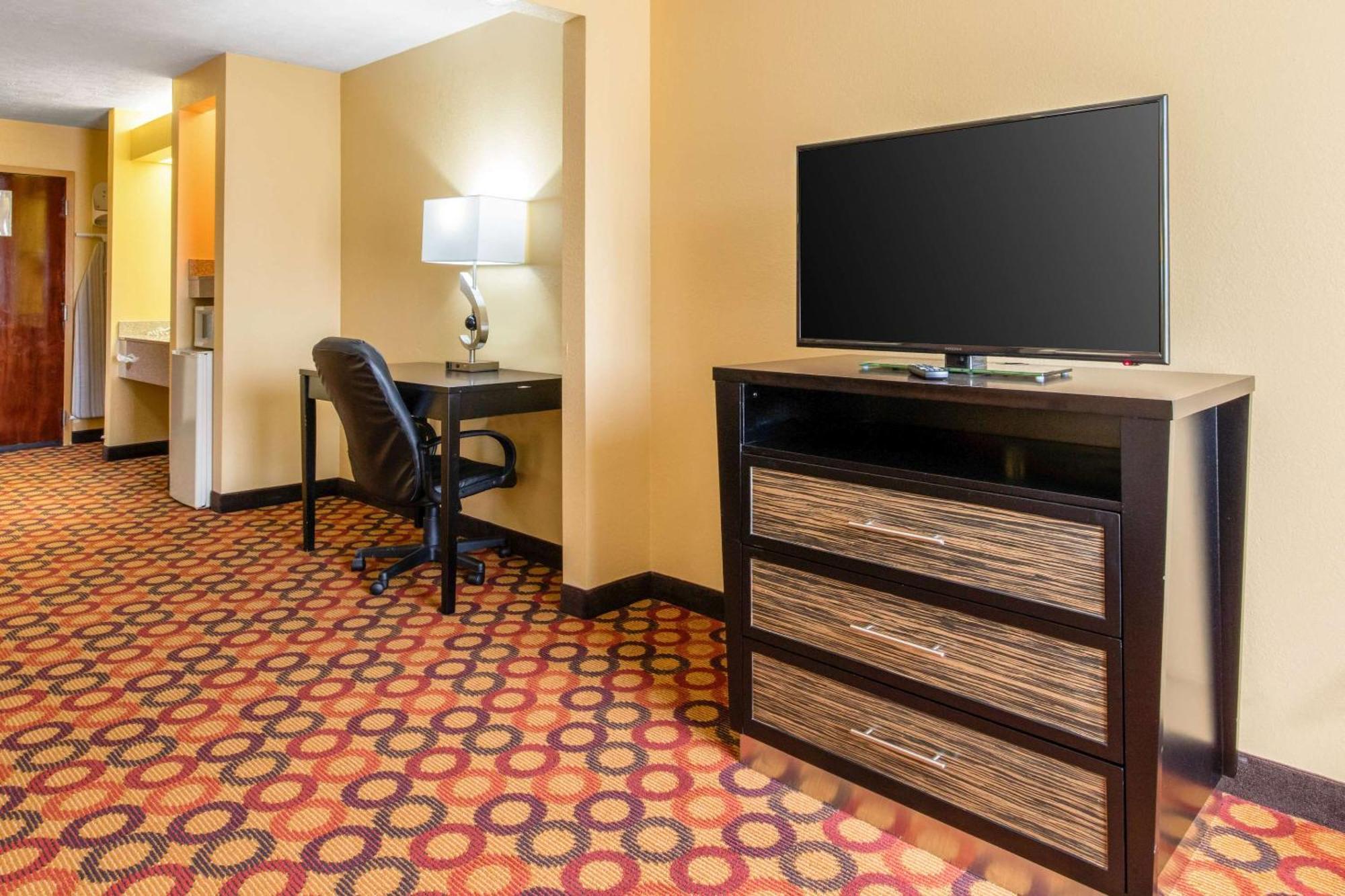 Quality Inn & Suites Montgomery East Carmichael Rd Экстерьер фото