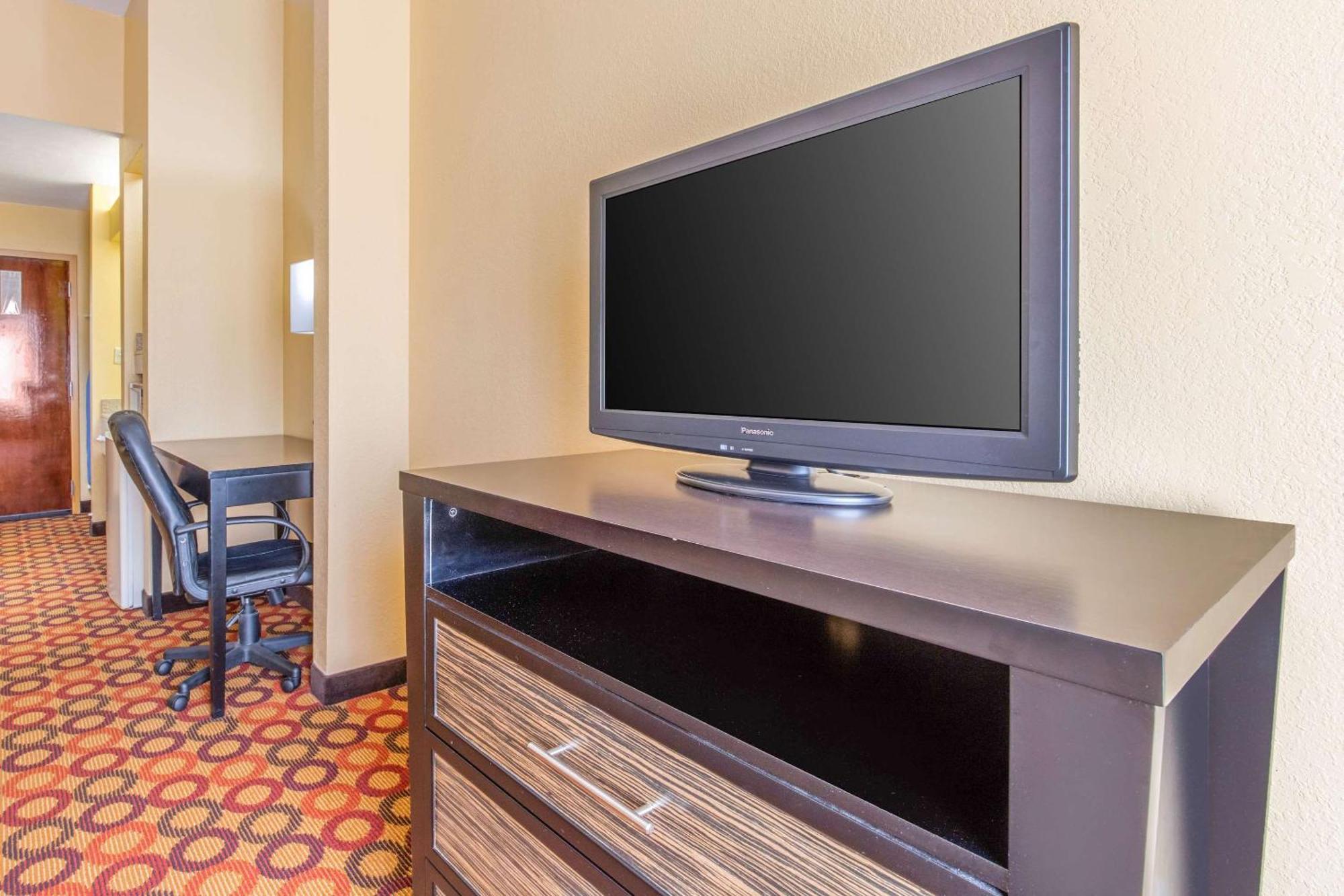 Quality Inn & Suites Montgomery East Carmichael Rd Экстерьер фото