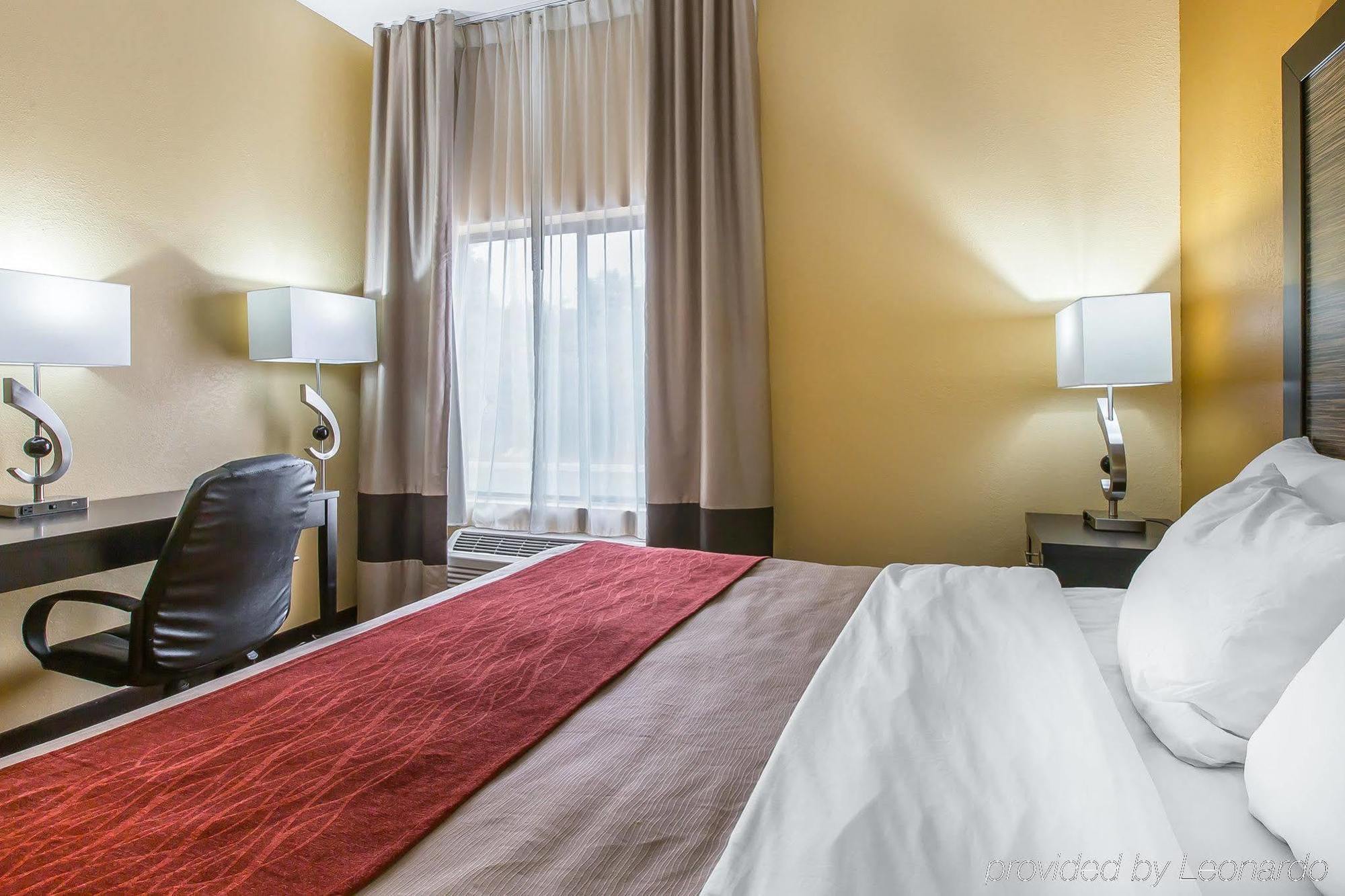 Quality Inn & Suites Montgomery East Carmichael Rd Экстерьер фото